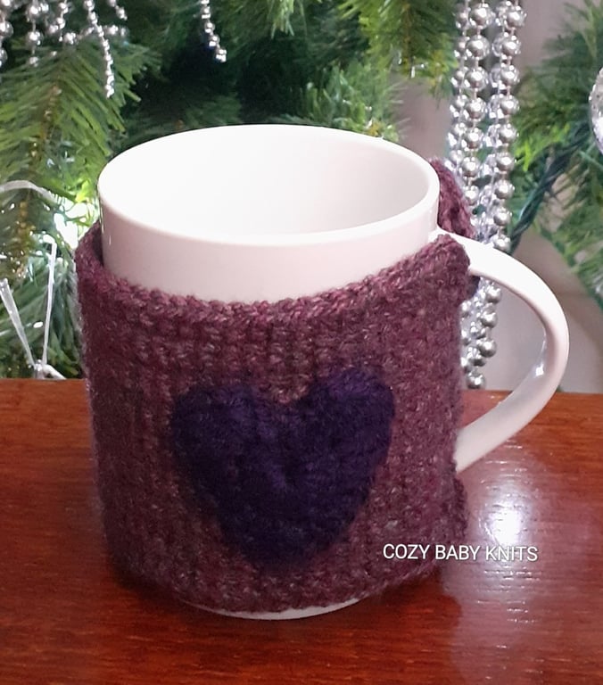 MUG COZY WITH A GLITTERY HEART ON BOTH SIDES. (MUG INCLUDED)