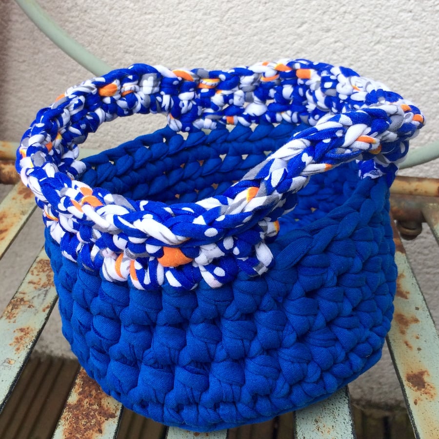 Crochet basket - blue 