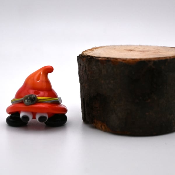 small glass halloween hat figure