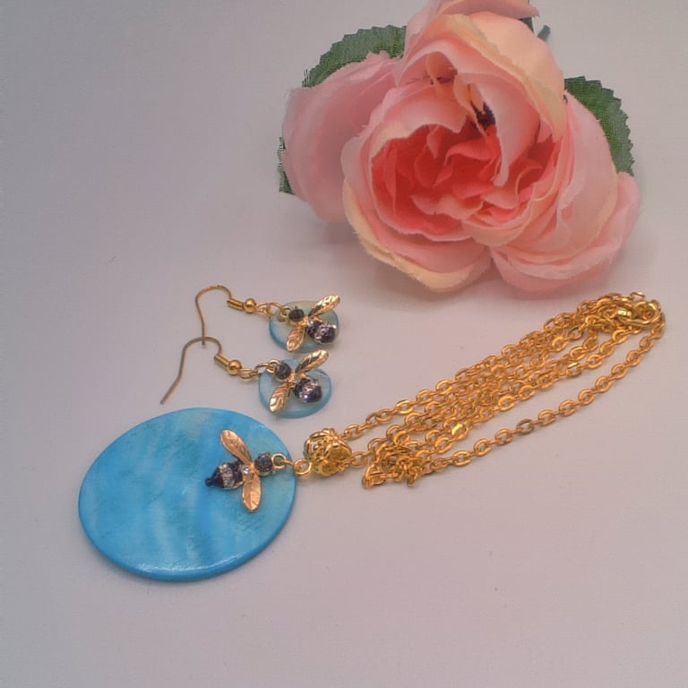Turquoise Shell Disc and Golden Bee Pendant on a Gold Plated Chain & Earrings