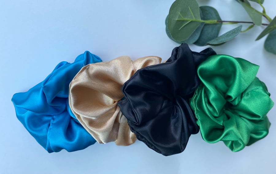 “All you need” 4 Satin Scrunchie Maxis