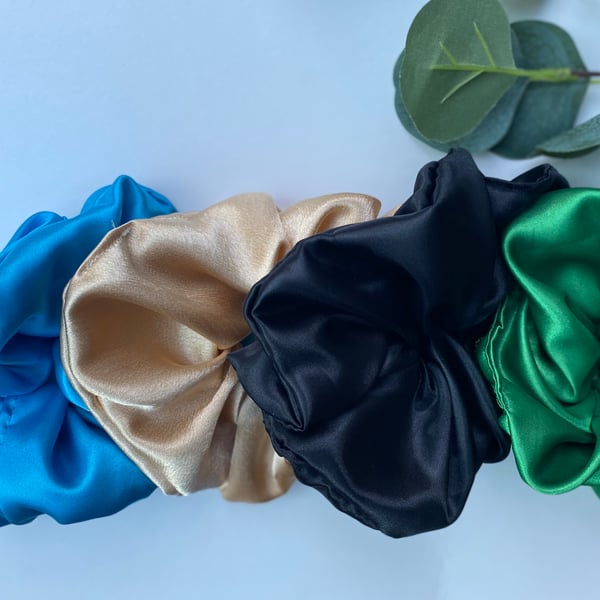 “All you need” 4 Satin Scrunchie Maxis