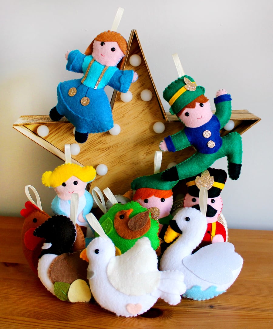 Make Your Own felt Twelve Days of Christmas Garland Kit. Sewing pattern.