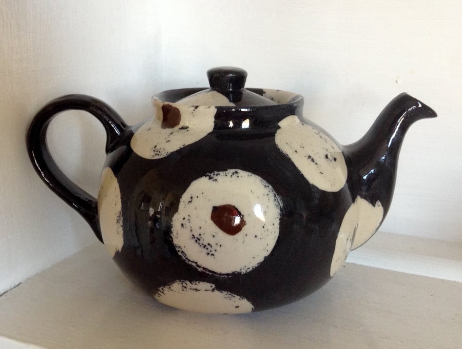 Teapot with black and white abstract design