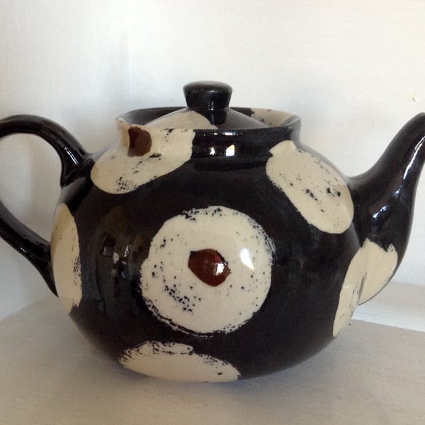 Teapot with black and white abstract design