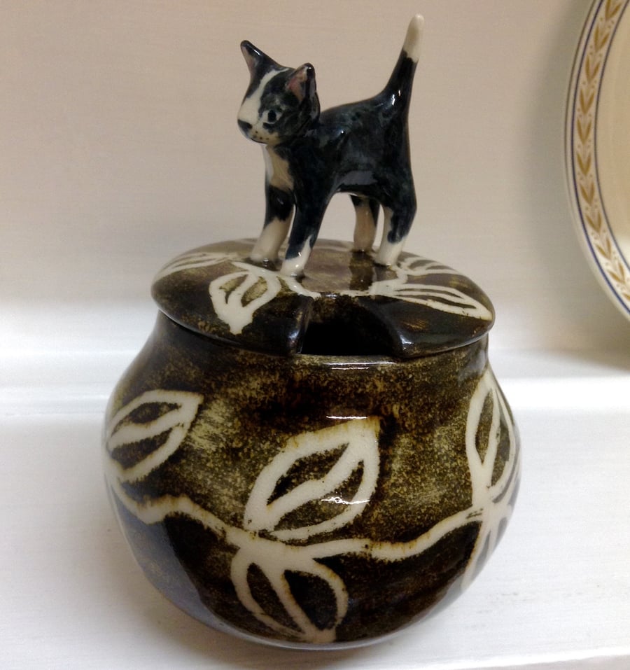 Sugar or jam pot with kitten lid