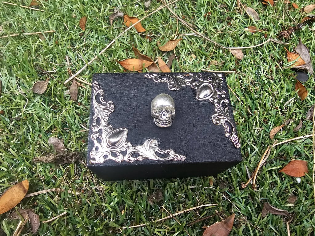 Handmade Gothic Skull Trinket Box – Mini Wooden Keepsake Box