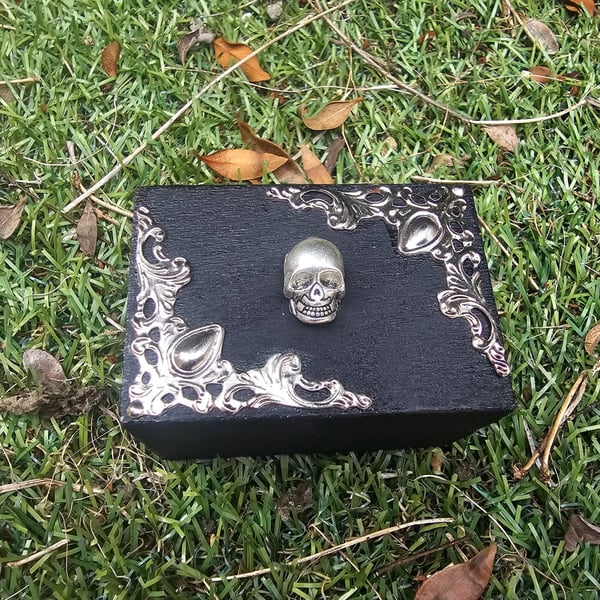 Handmade Gothic Skull Trinket Box – Mini Wooden Keepsake Box