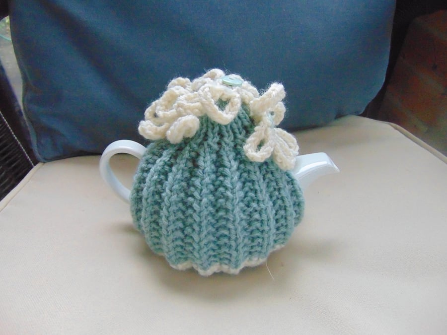 Small flower tea cosy