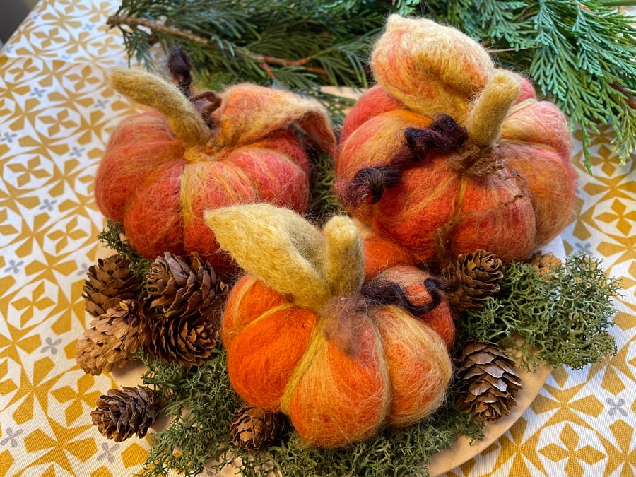 Needle Felted 3 pumpkins, pumpkin on wooden plate with natural forest decoration