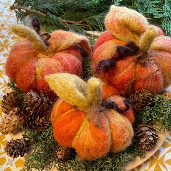 Needle Felted 3 pumpkins, pumpkin on wooden plate with natural forest decoration