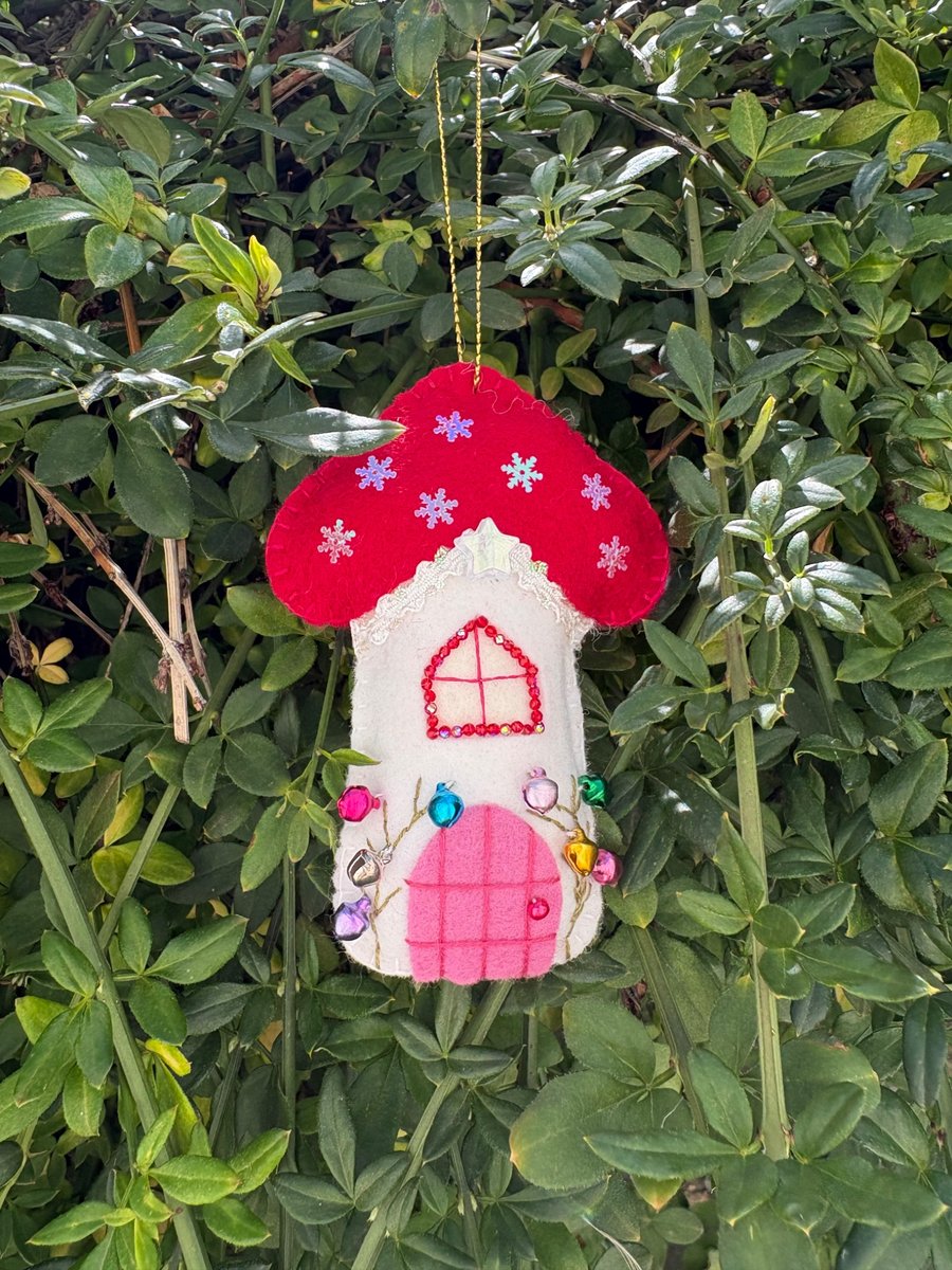 Felt Christmas Cottage 