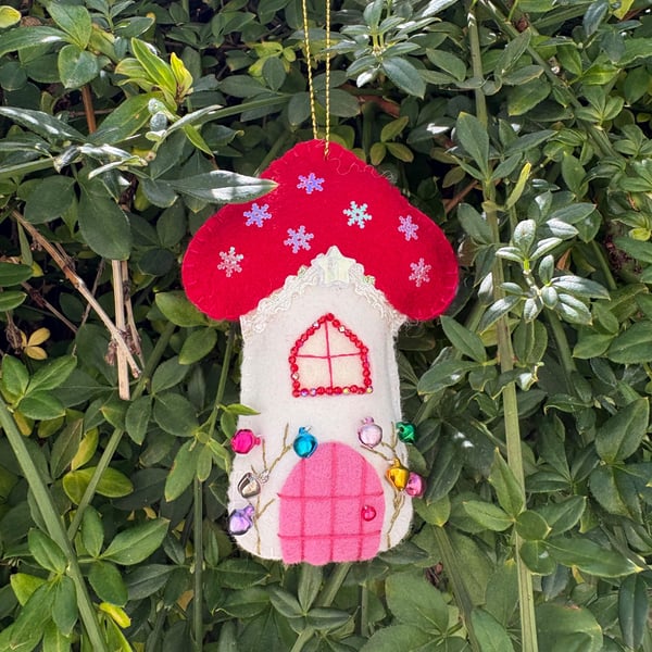 Felt Christmas Cottage 