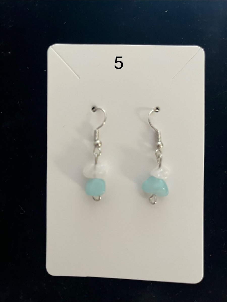 Beautiful dangling earrings with white and turquoise stones.