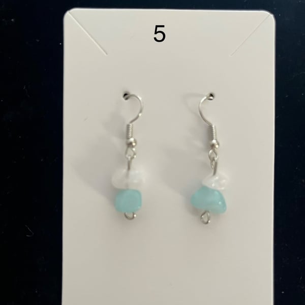 Beautiful dangling earrings with white and turquoise stones.