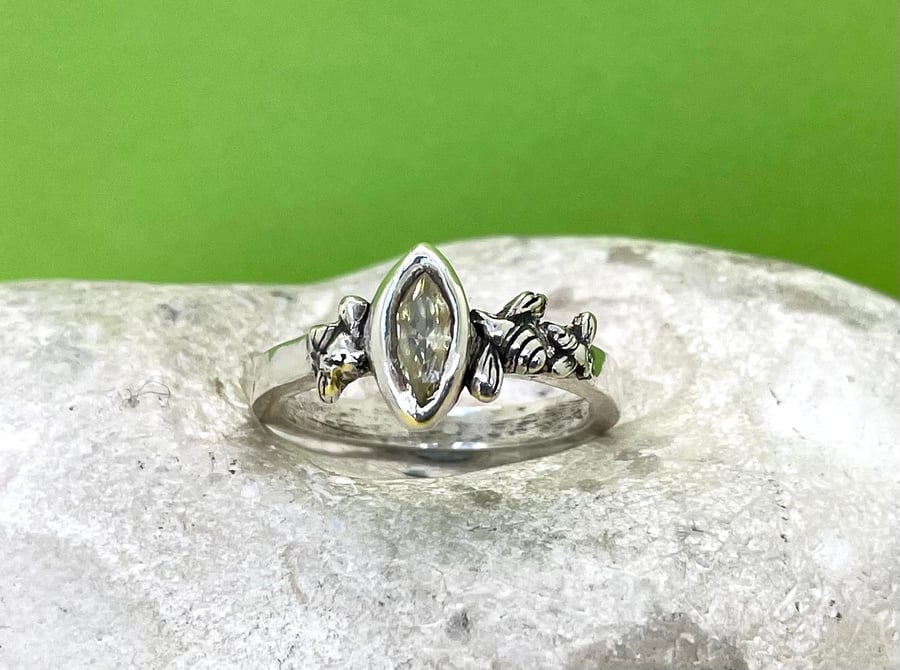 Bee ring with cubic zirconia 