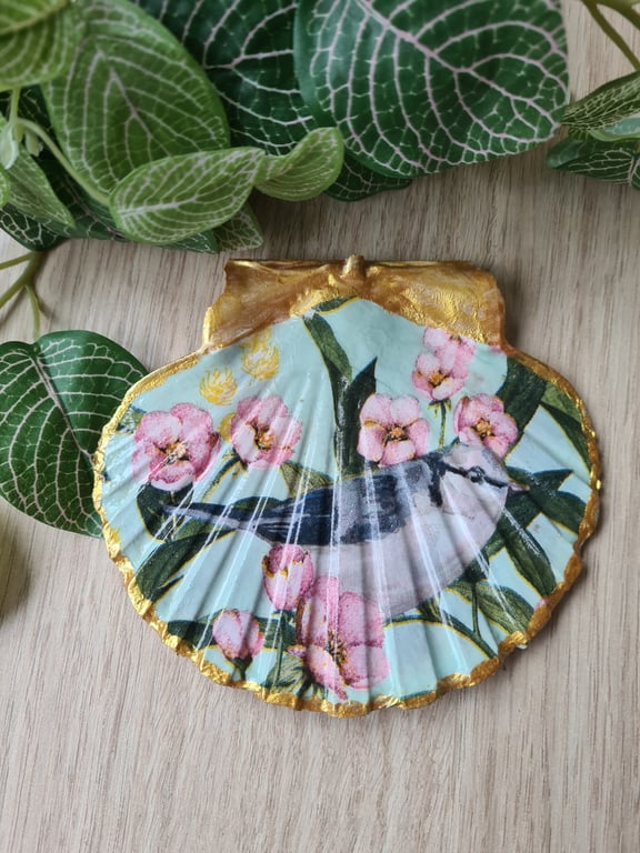 Scallop shell trinket dish bird design home decor