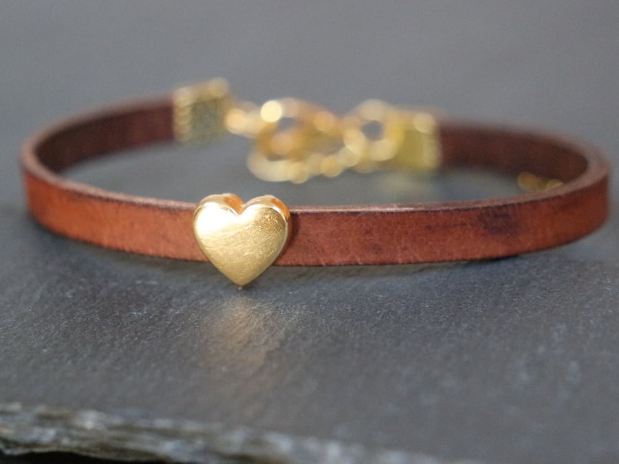 Leather bracelet - Heart dark brown gold
