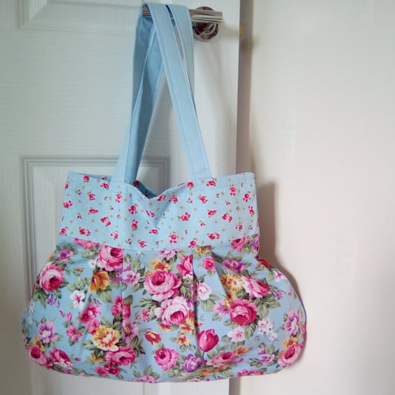 Vintage look reversible bag 