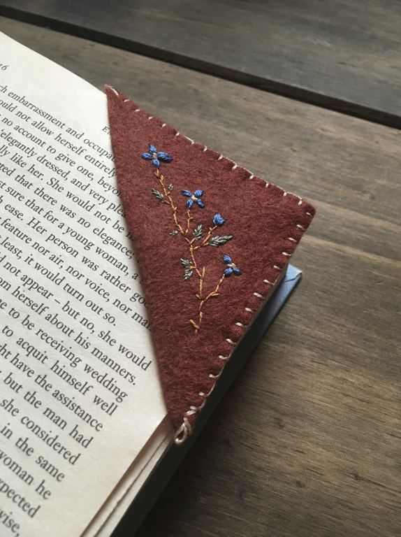 Hand embroidered forget me not flower felt corner bookmark