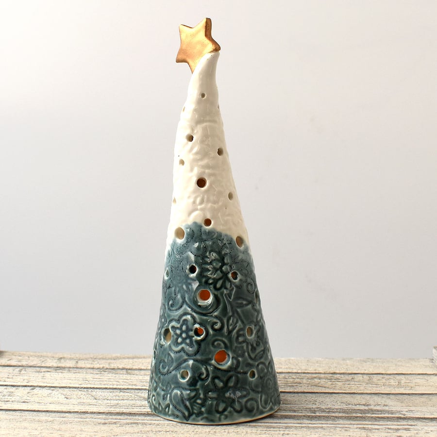 A325 Ceramic Christmas Tree Tea Light Holder (UK postage free)