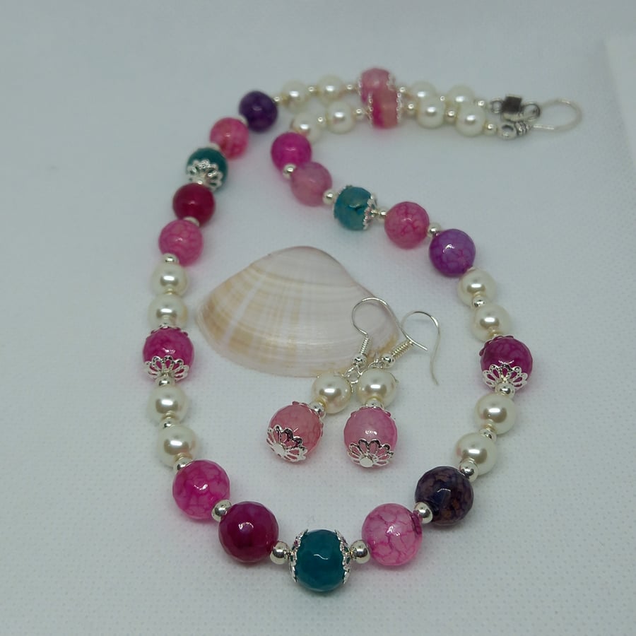 Multi-coloured agate necklace and earrings set