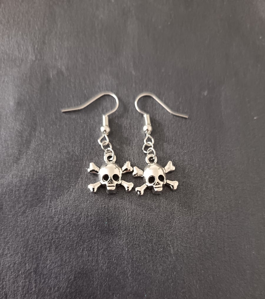Silver skull and crossbones charm dangle earrings 