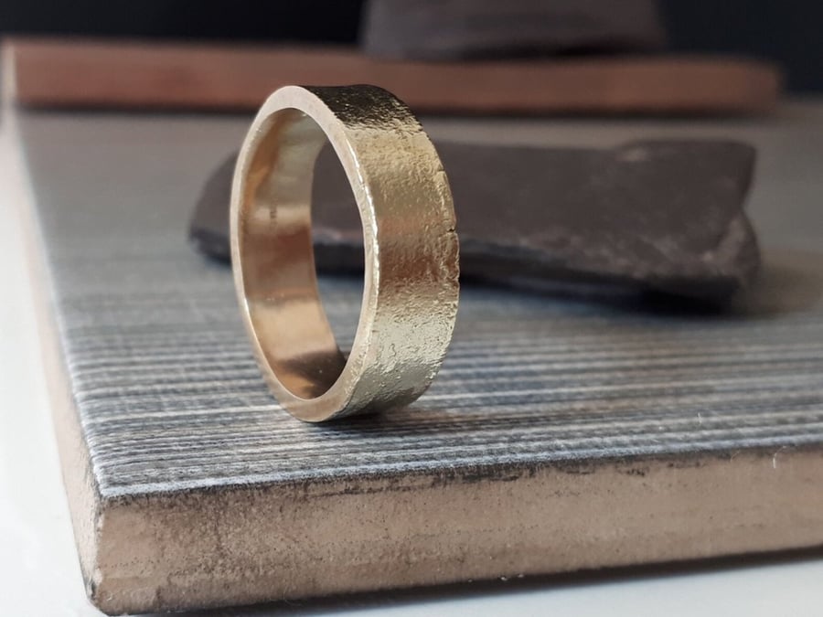 Solid 9 Carat Gold Band