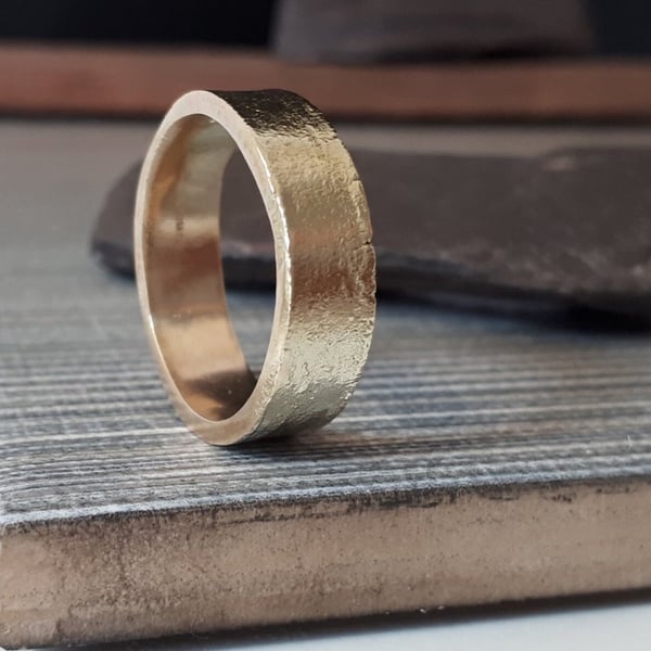 Solid 9 Carat Gold Band