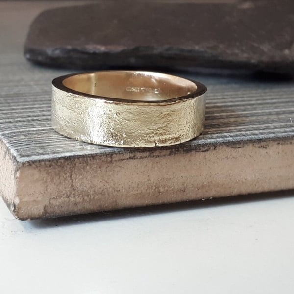 Solid 9 Carat Gold Band