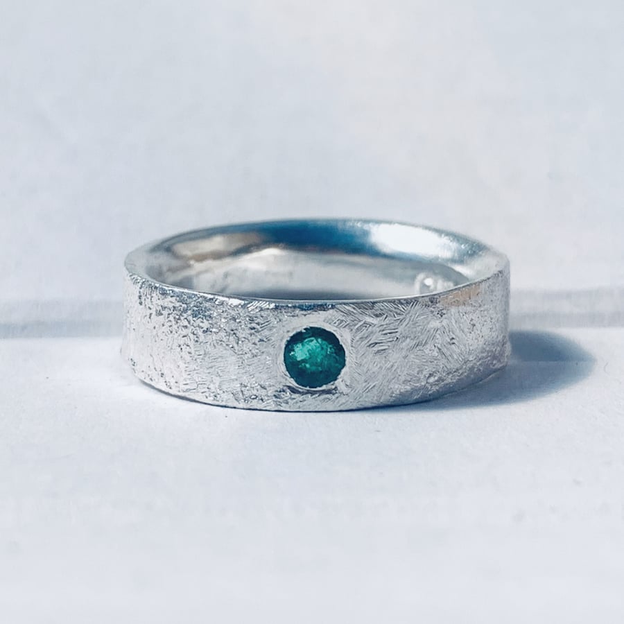 STERLING SILVER Natural emerald Ring, Handmade Urban Jewellery