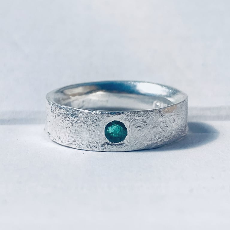 STERLING SILVER Natural emerald Ring, Handmade Urban Jewellery