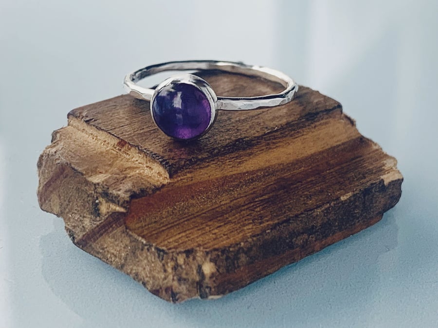 Recyceld Sterling Silver Amethyst textured Ring