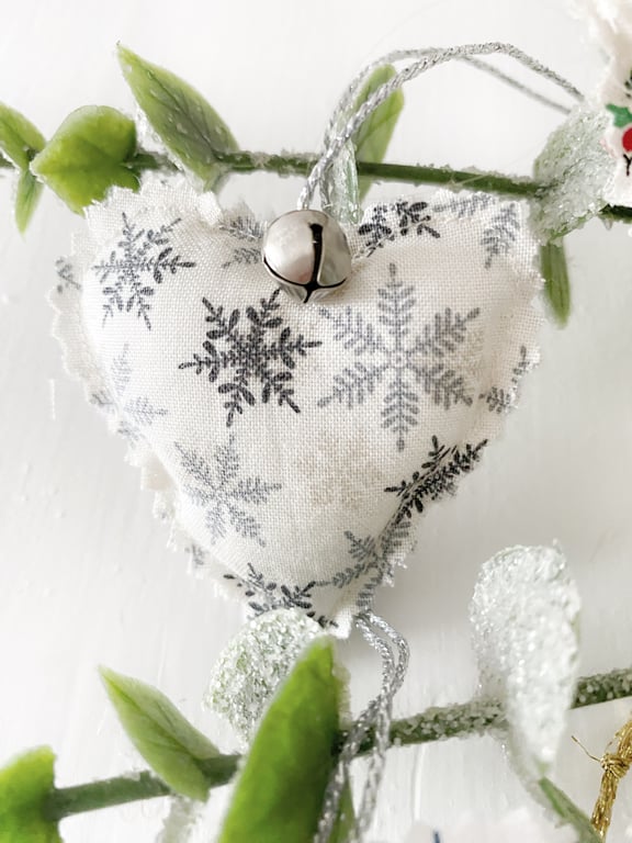 Mini Lavender Heart in Festive Scandi Snowflake Design