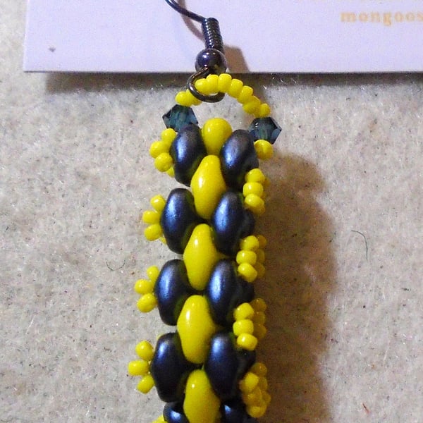 Brickwork-pattern bead earrings (customisable)
