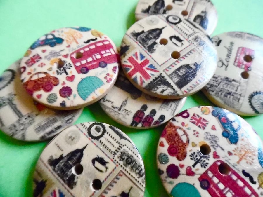 8 x Round London Wood Patterned Buttons  2 holes