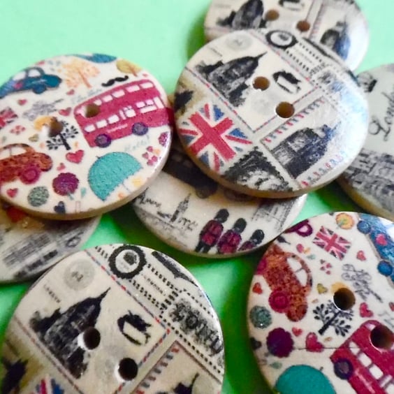 8 x Round London Wood Patterned Buttons  2 holes