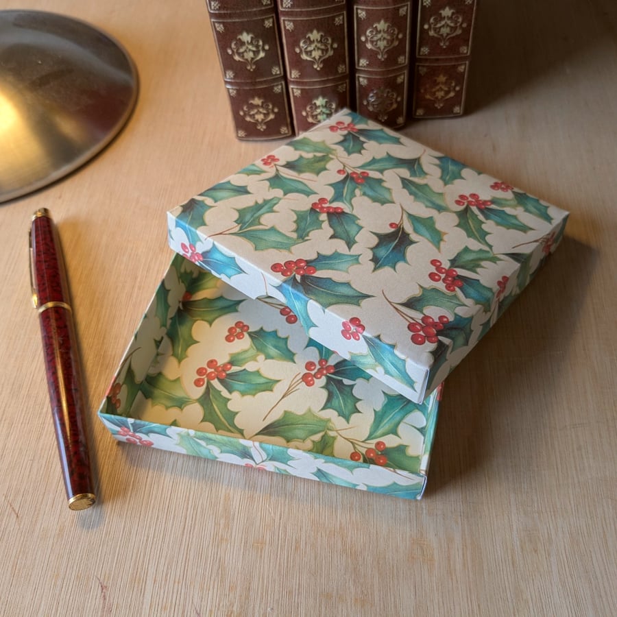Christmas 'Holly Leaves B'- A handmade, ultra-thin, gift box