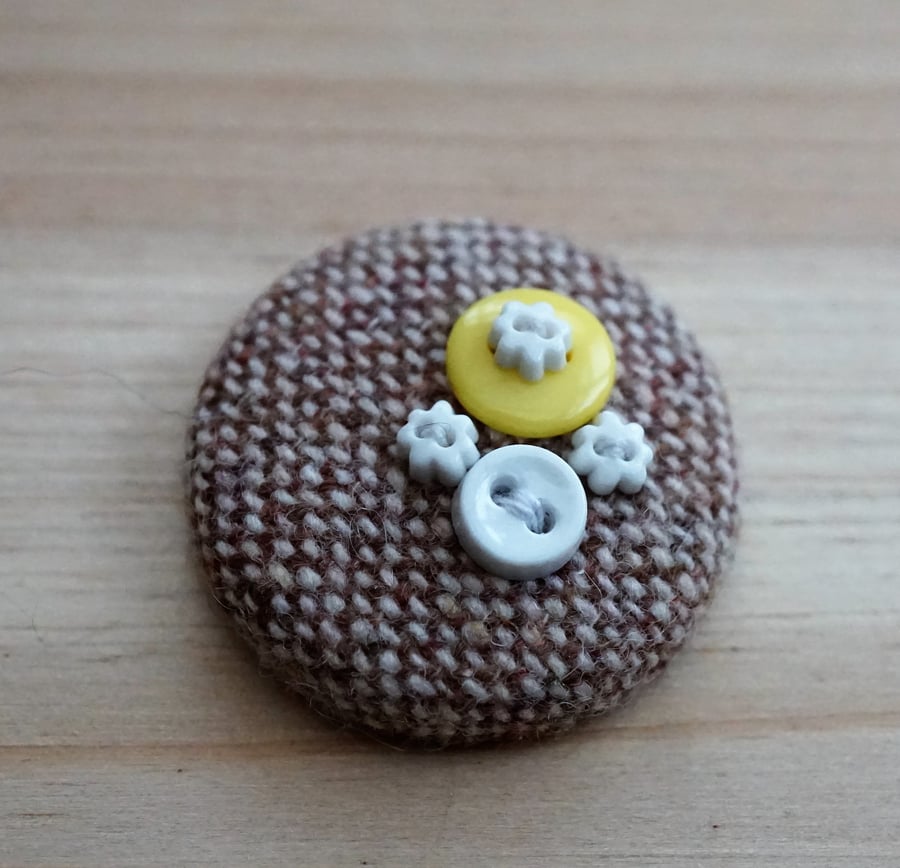 Lemon & White Button Tweed Badge