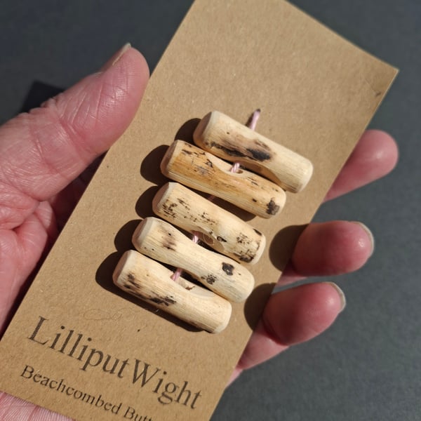 Set of five driftwood toggle buttons with single hole