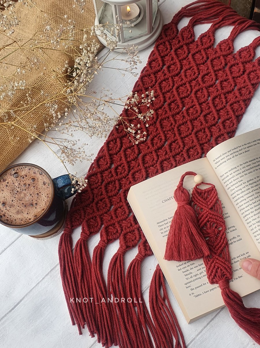 Macrame table runner 