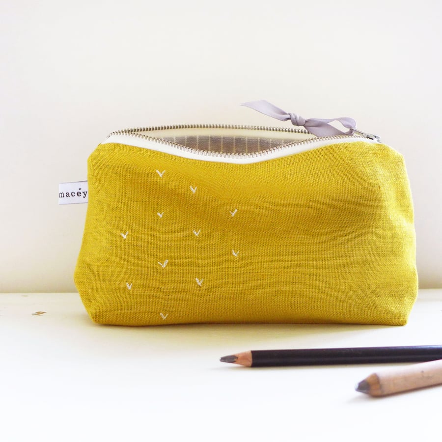 EMBROIDERED MID POUCH - sprigs, mustard