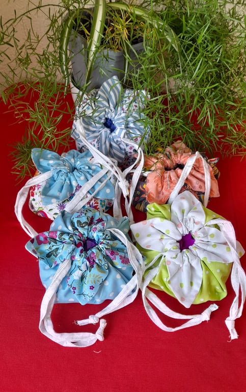 Drawstring, Fabric, Dolly Bag, Jewelry, Gifts Or Makeup.
