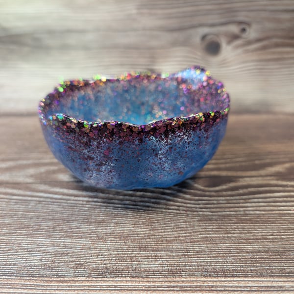 Teal & Amethyst Rim Bowl – Handcrafted Resin