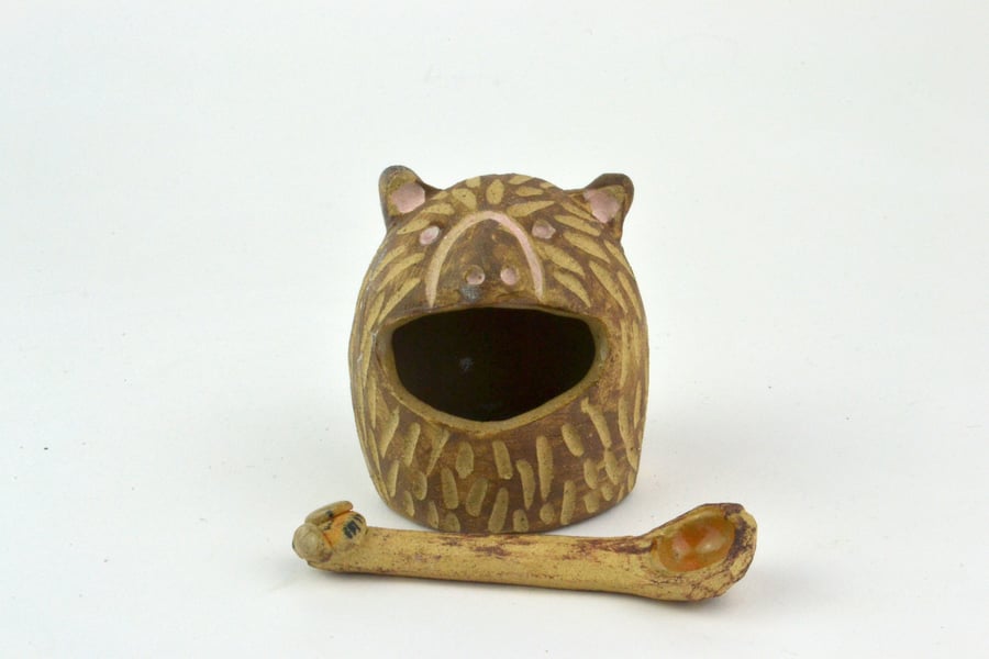 Brown bear salt pot with bee spoon