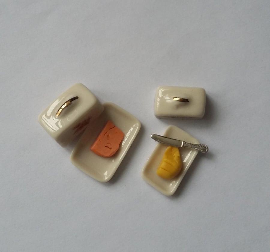 1.12TH SCALE CHEESE DISH  AND BUTTER DISH