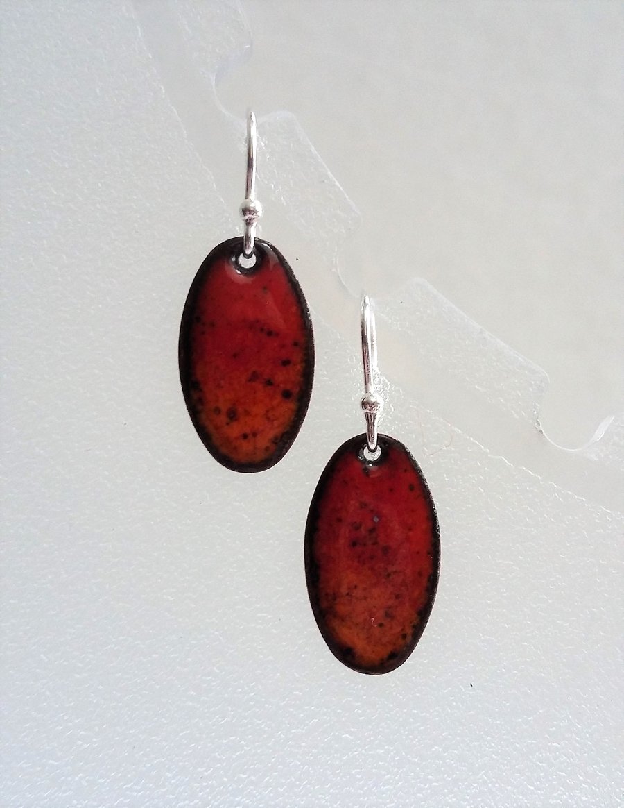 Fiery oval earrings in enamelled copper 100