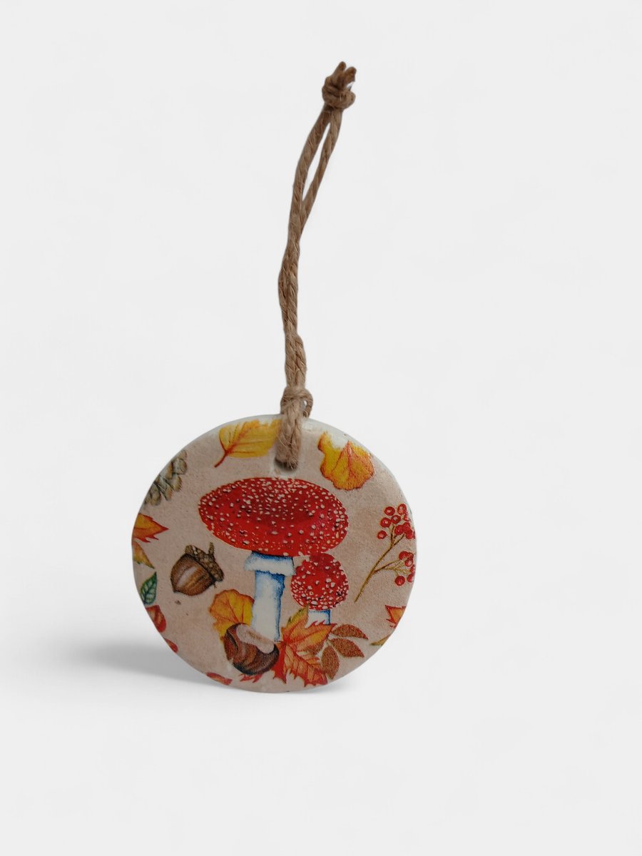 Autumn Toadstools Round Clay Hanging Aromatherapy Diffuser
