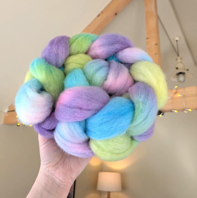 Hand Dyed Bluefaced Leicester Top 96g Spinning Fibre - Daydream