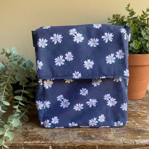 White Daisy on Navy Handmade Insulated Lunch bag 